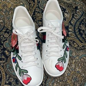 Size 10 Authentic Gucci sneakers